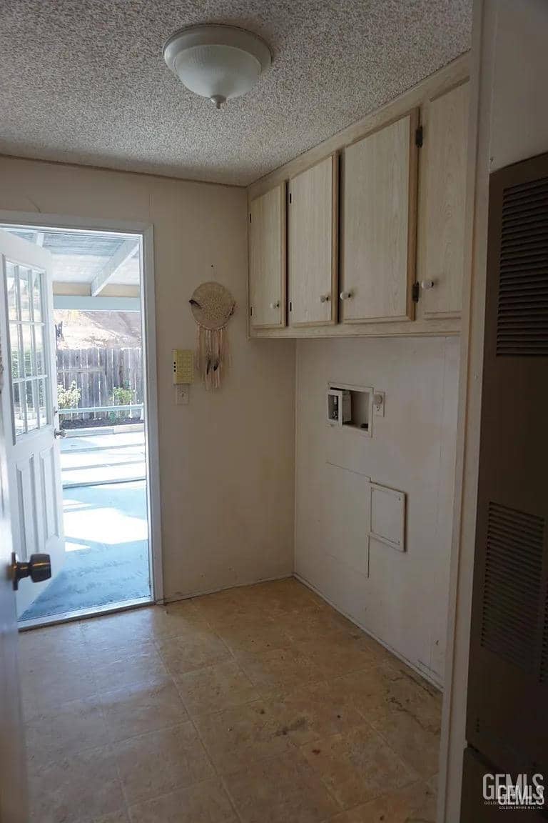 5909 Cliffwood Way — photo 3