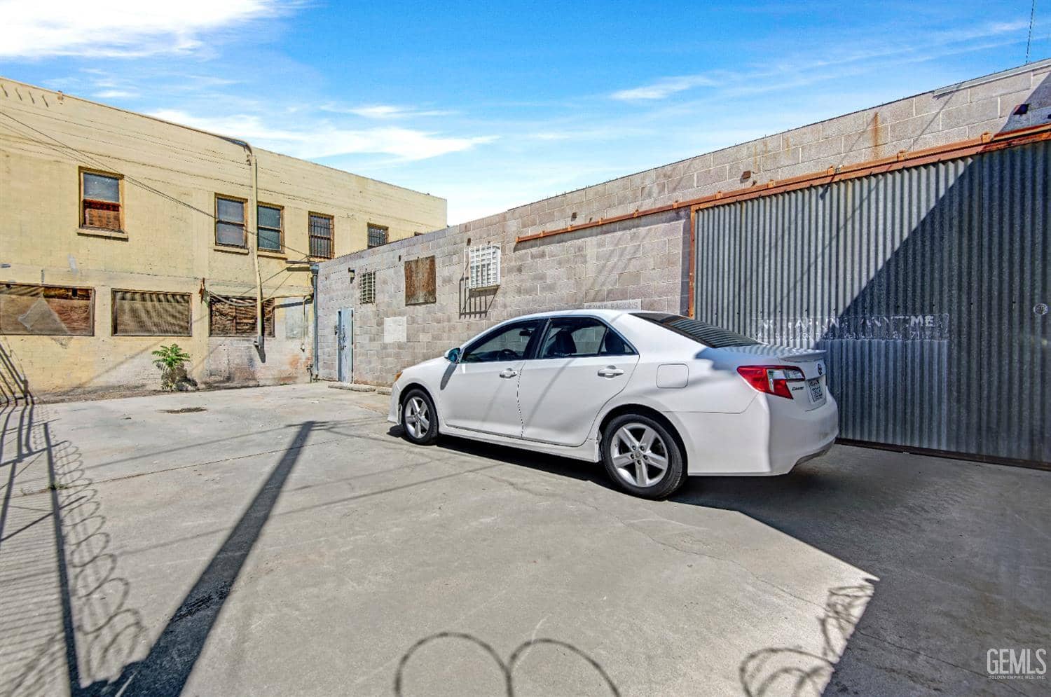 717 Baker Street — photo 4