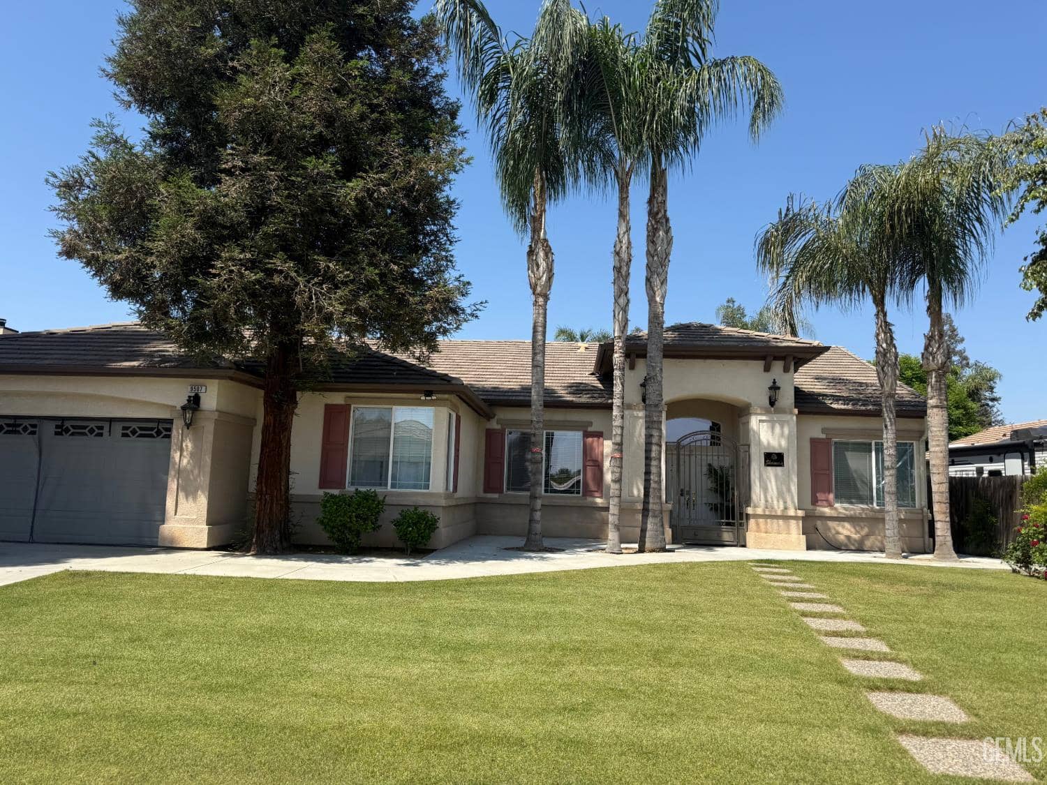 9507 Lake Victoria Drive — photo 2