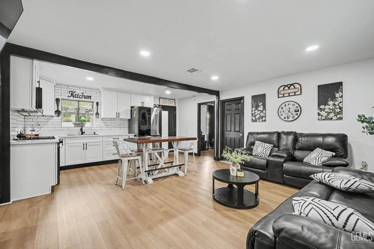 2505 Valorie Avenue — photo 4