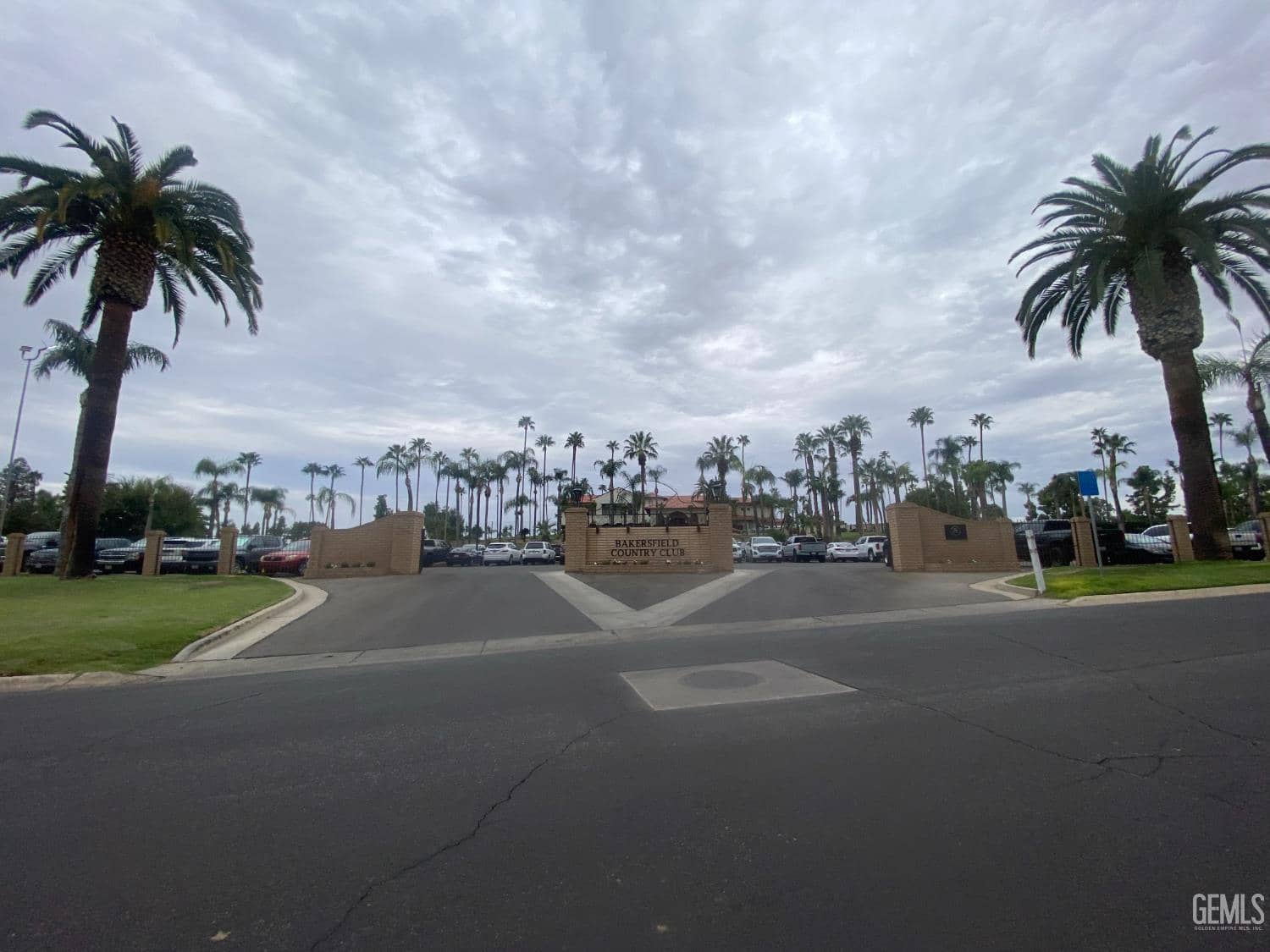 Claremont Dr — photo 3