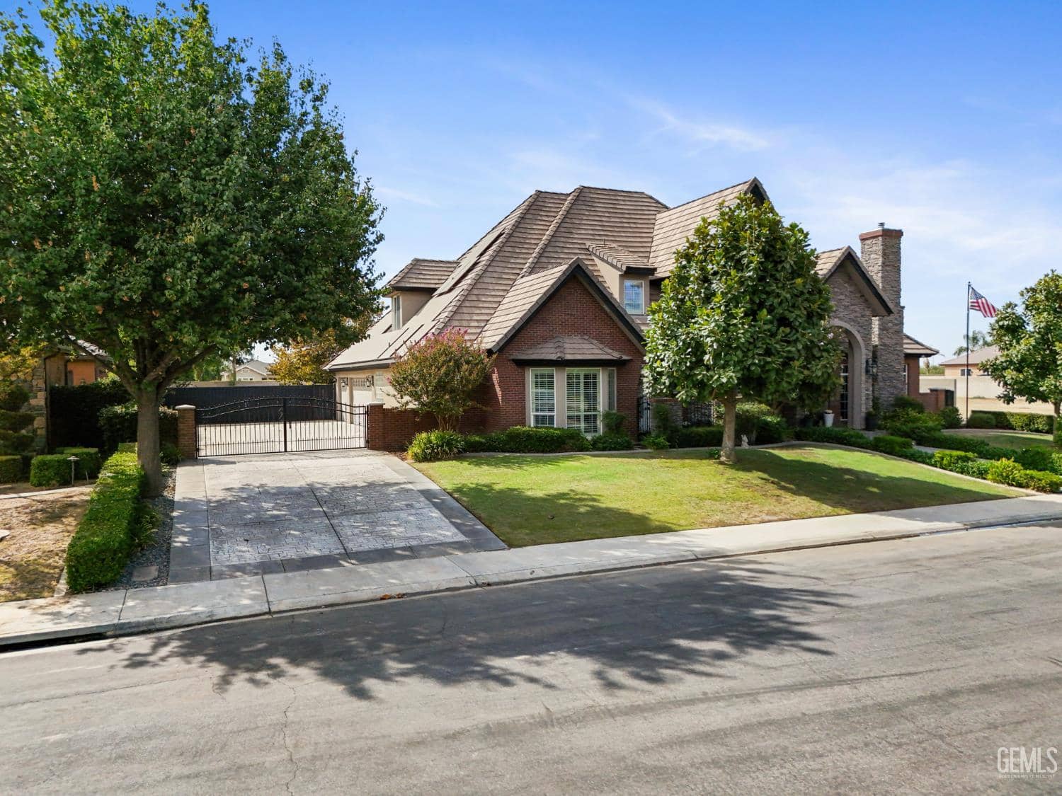 7233 Fountain Valley Drive — photo 2