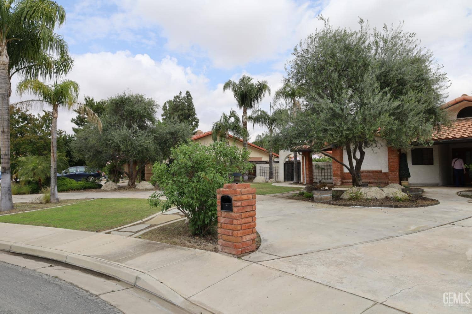 5705 Medio Luna Avenue — photo 2