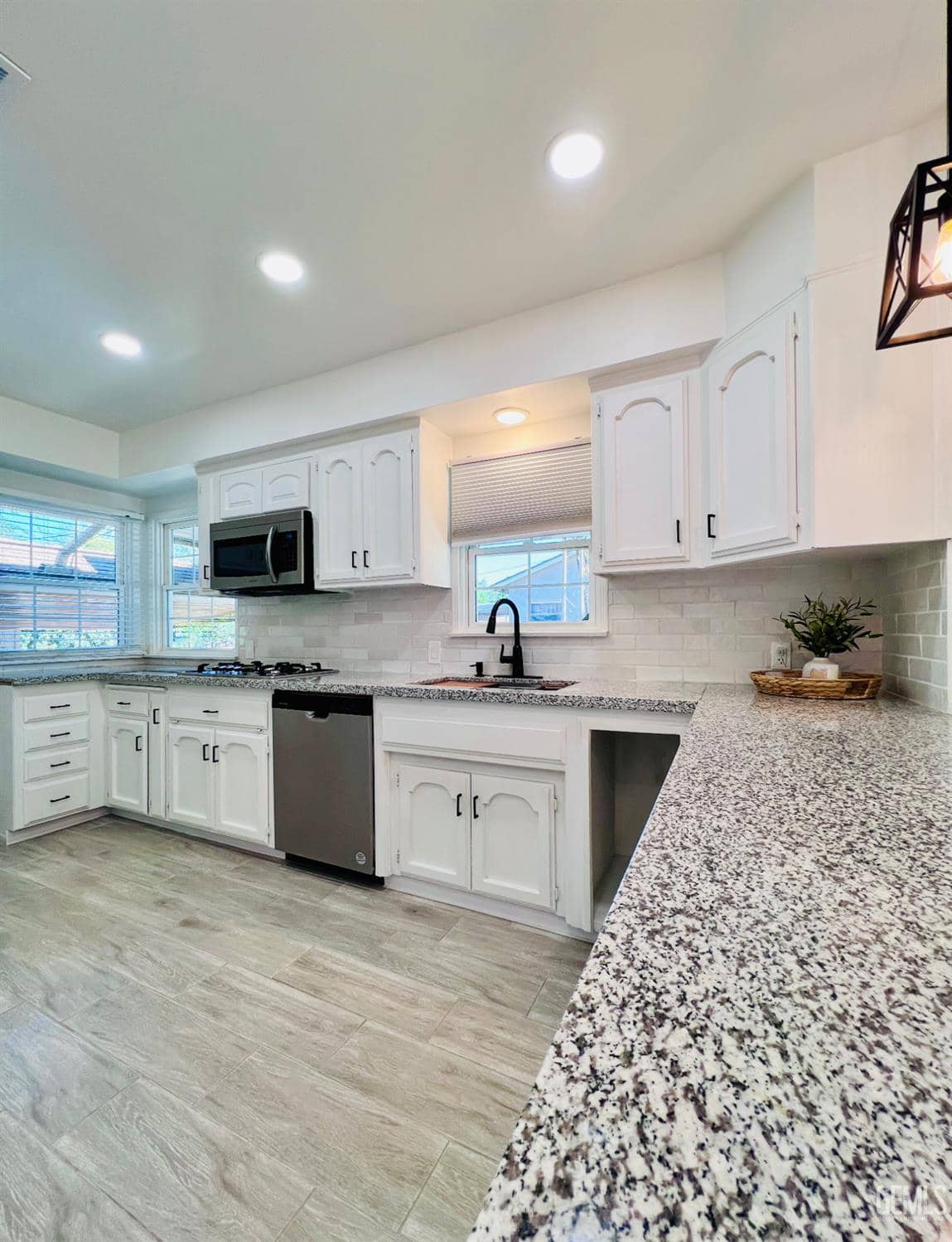 1735 Los Robles Drive — photo 6