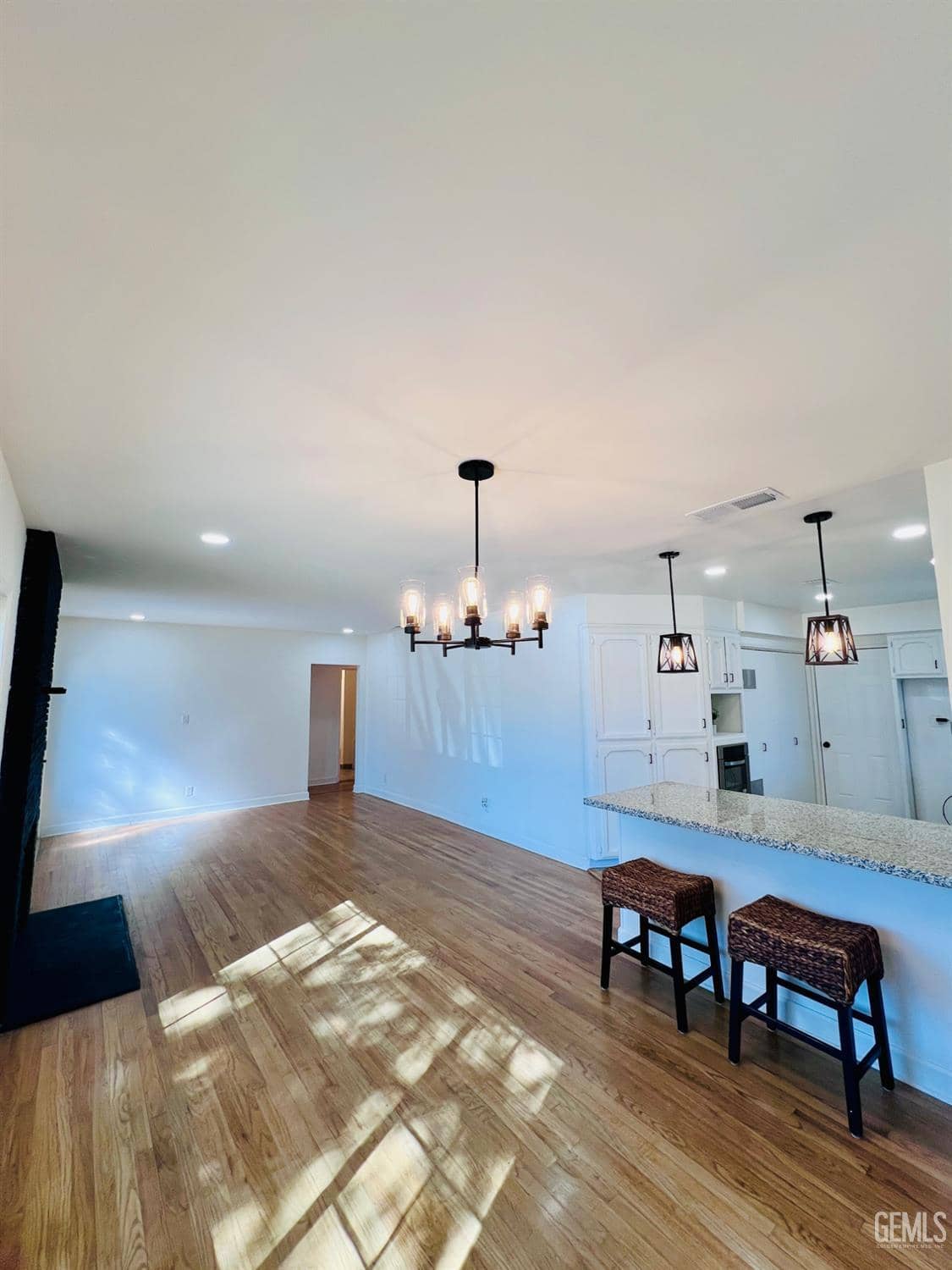 1735 Los Robles Drive — photo 4