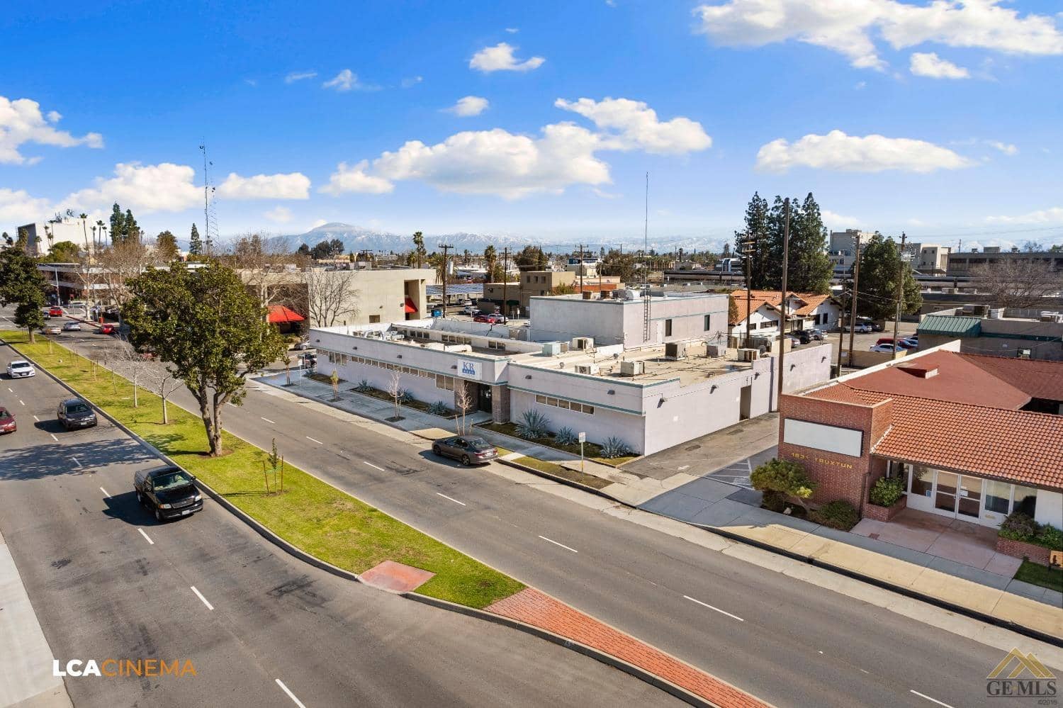 1817 Truxtun Avenue — photo 3