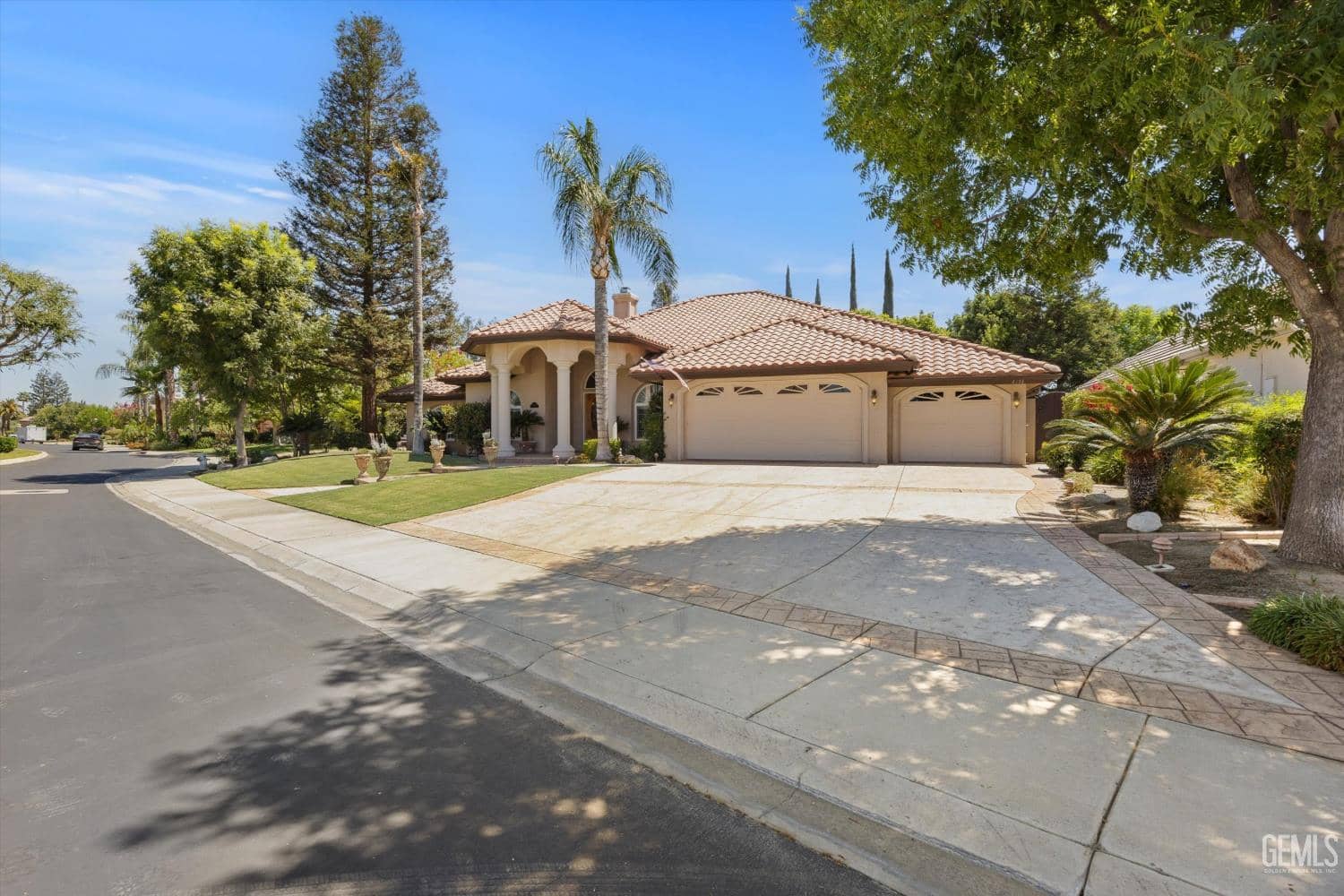 4618 Islands Drive — photo 2