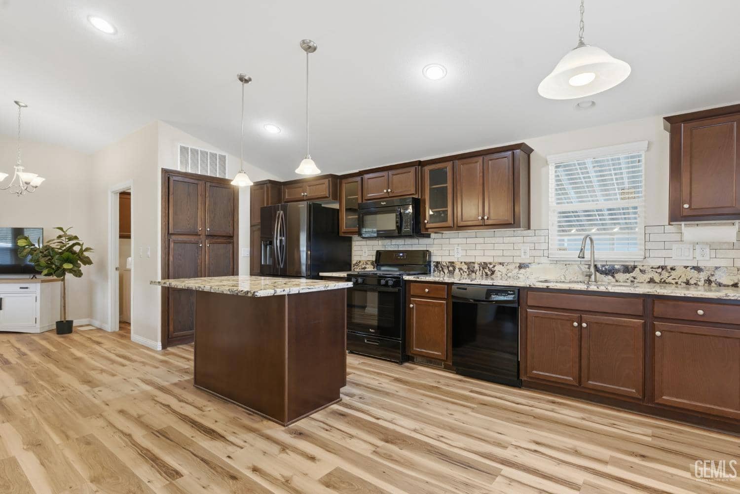 1225 Taft Highway