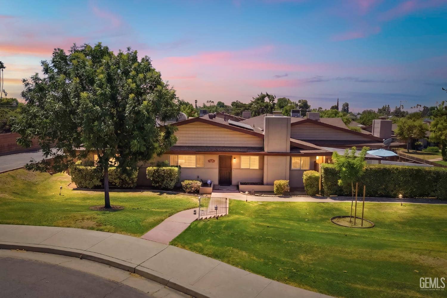2813 Summit Circle — photo 1