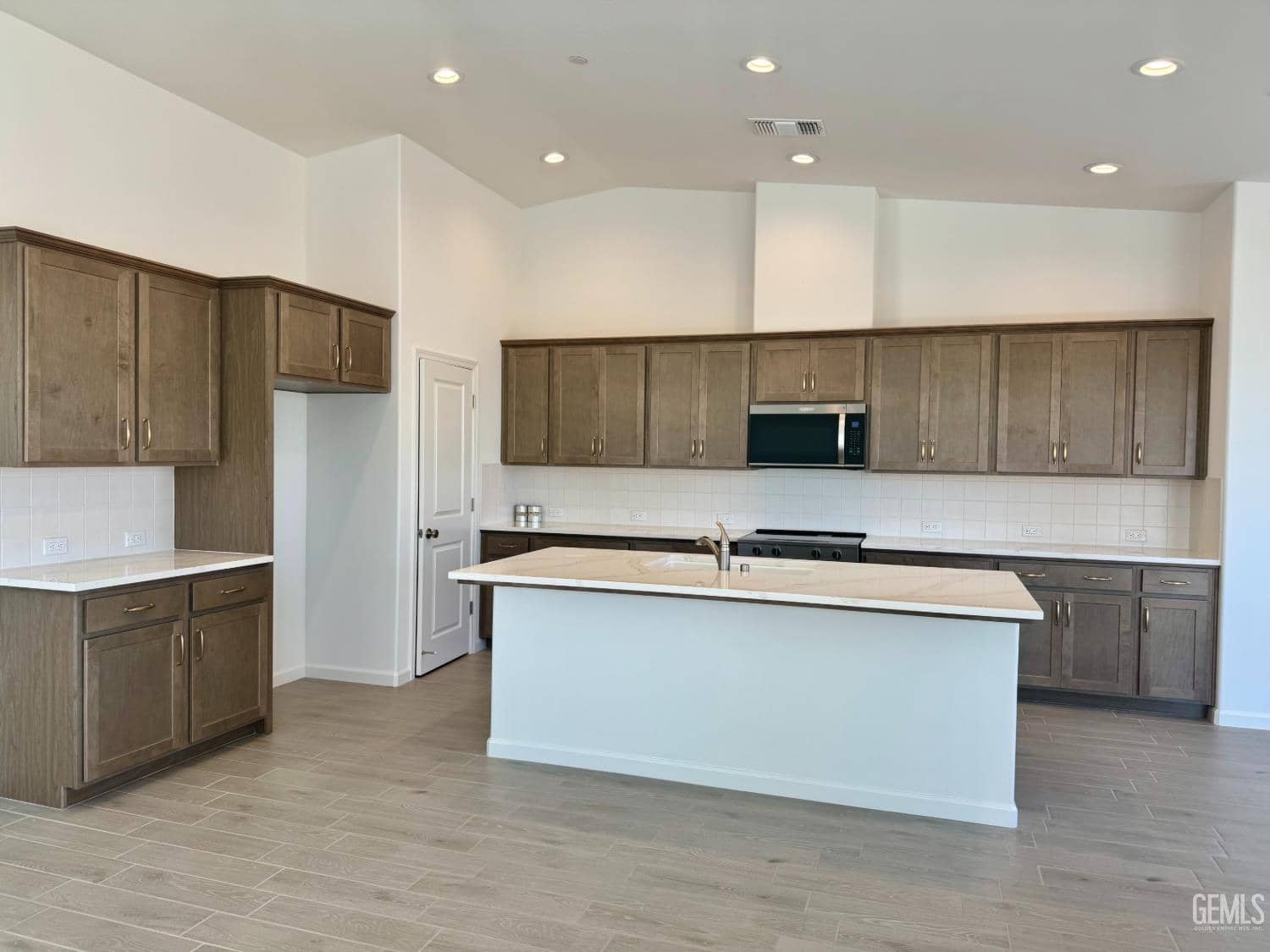2104 Silkstone Court — photo 2