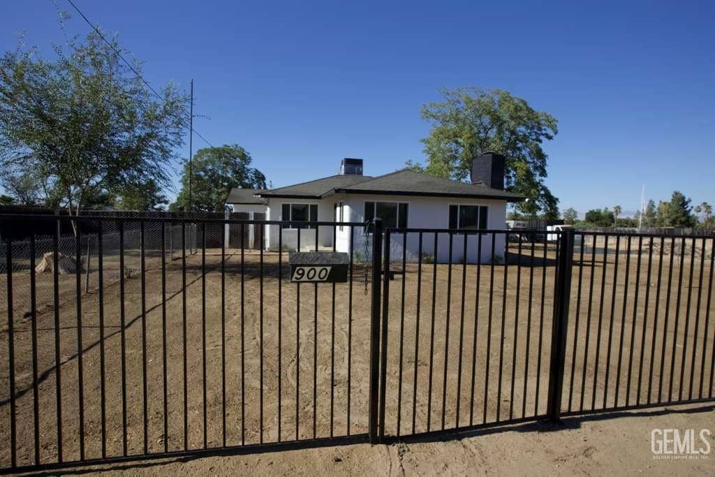 900 E Casa Loma Drive