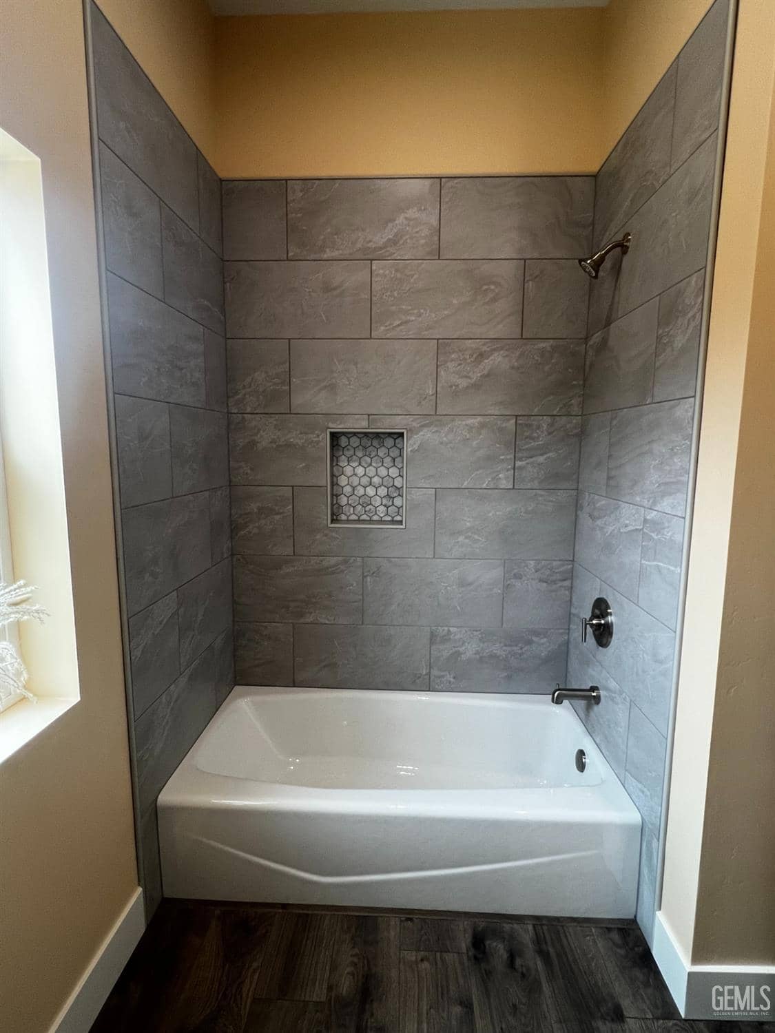 22330 Fontana Street — photo 6
