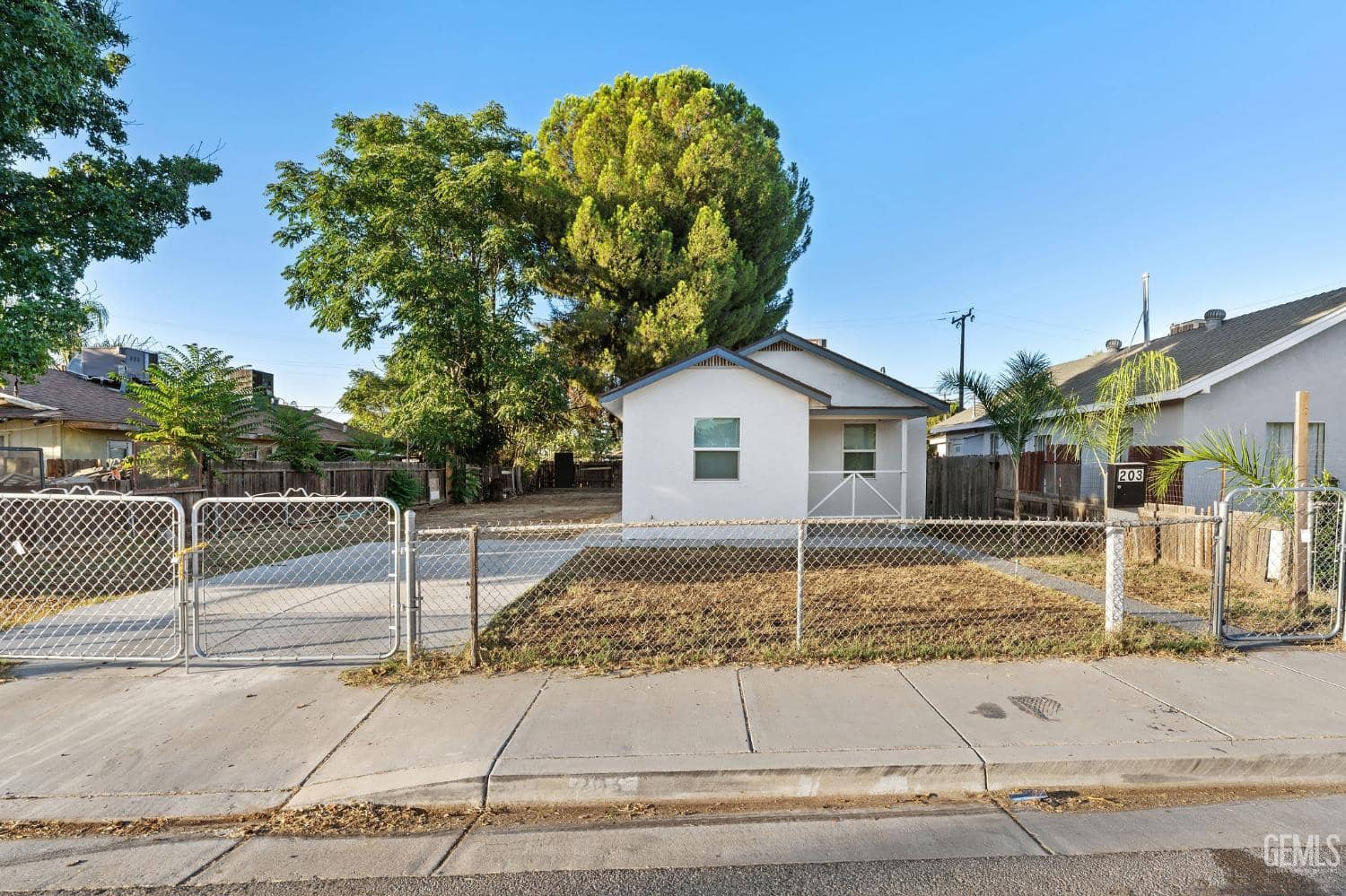 203 E Belle Avenue