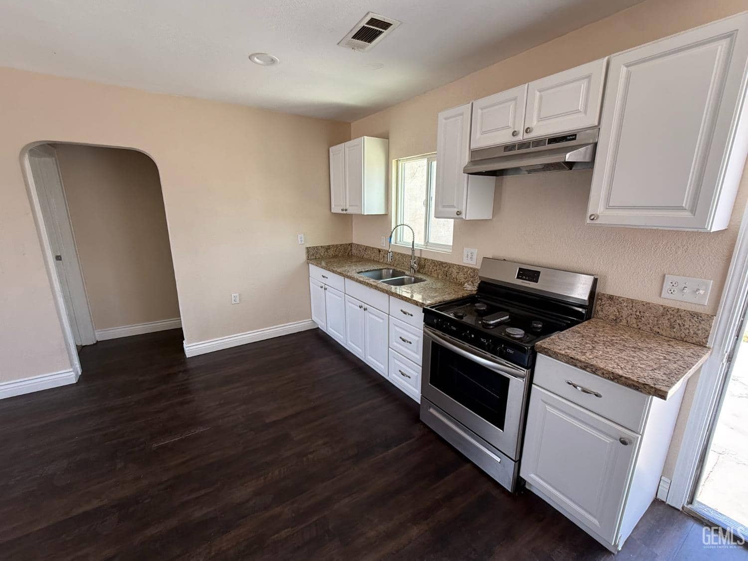 1218 Owens Street — photo 6