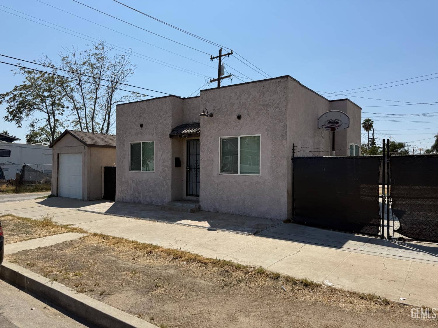 1218 Owens Street — photo 2