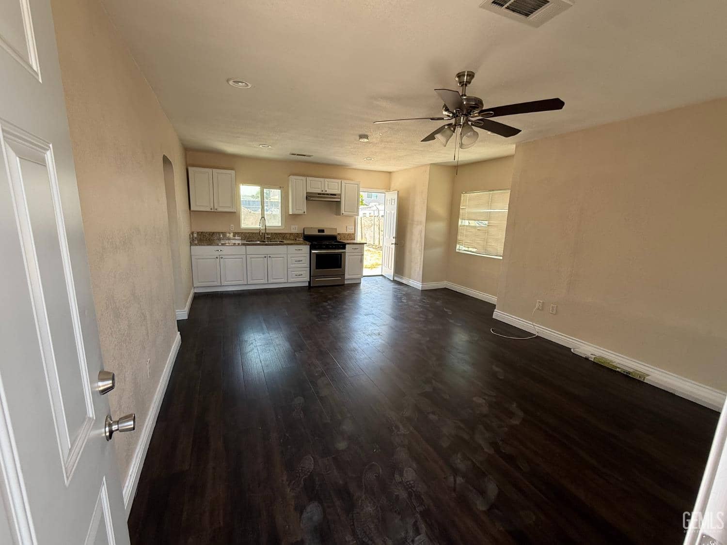 1218 Owens Street — photo 4