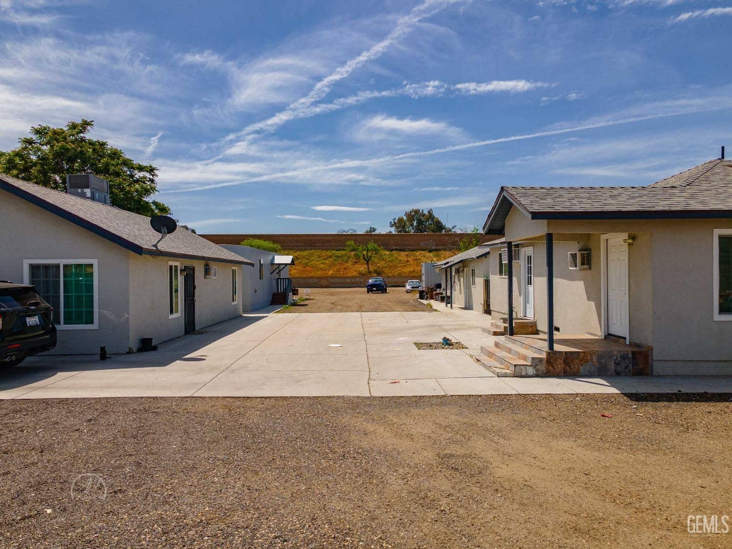 911 E Brundage Lane — photo 3