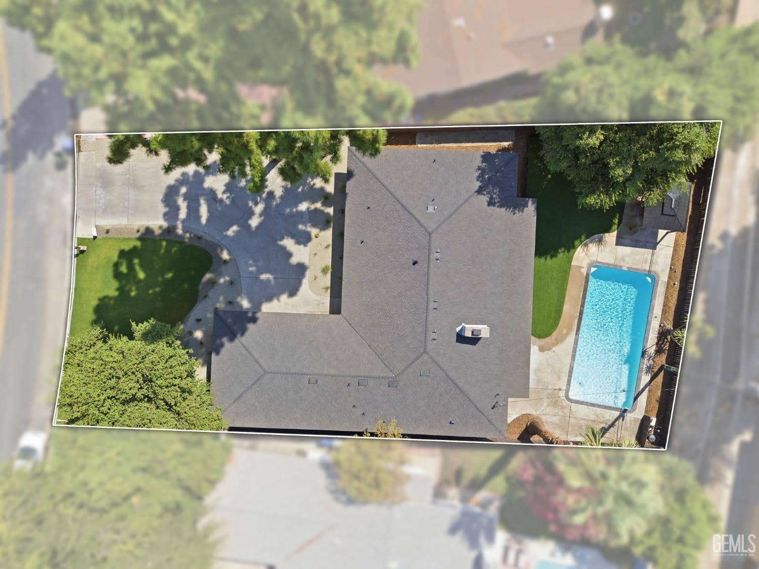 958 Fairway Drive — photo 2
