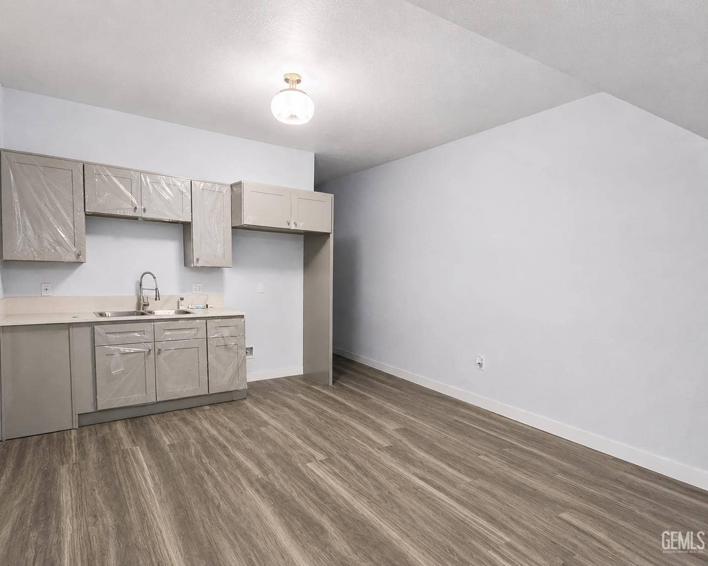 1823 Cherry Street — photo 3