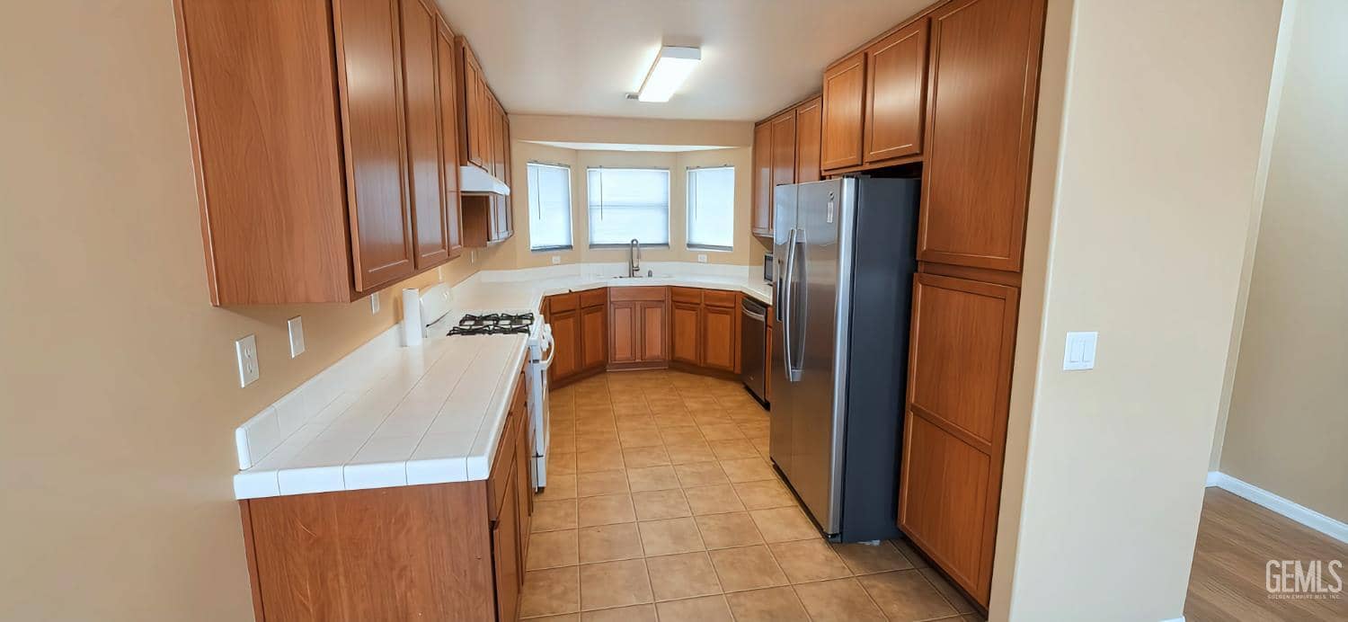 411 Scarletfire Drive — photo 5