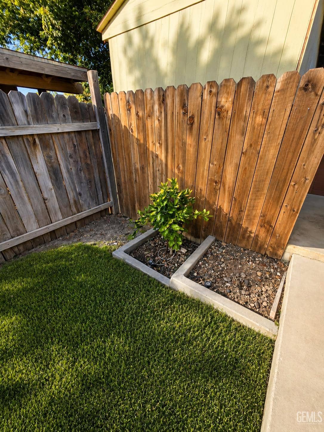 912 Alameda Street — photo 3