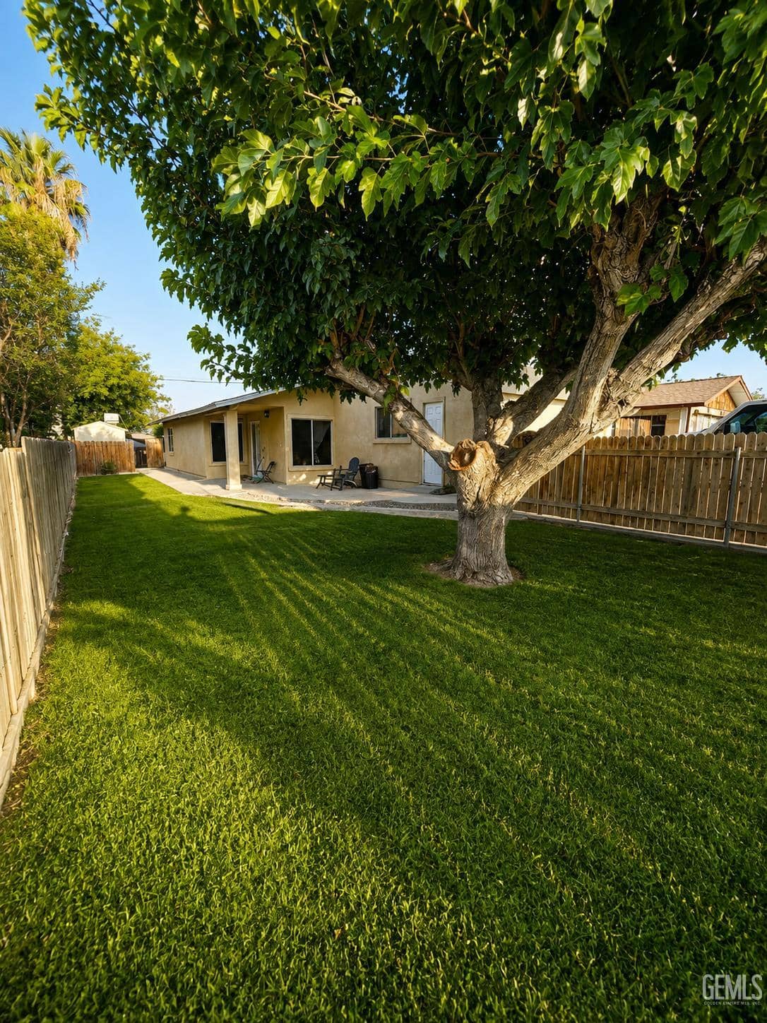 912 Alameda Street — photo 2