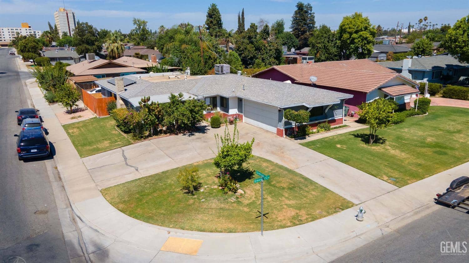 2607 Emerald Street — photo 2