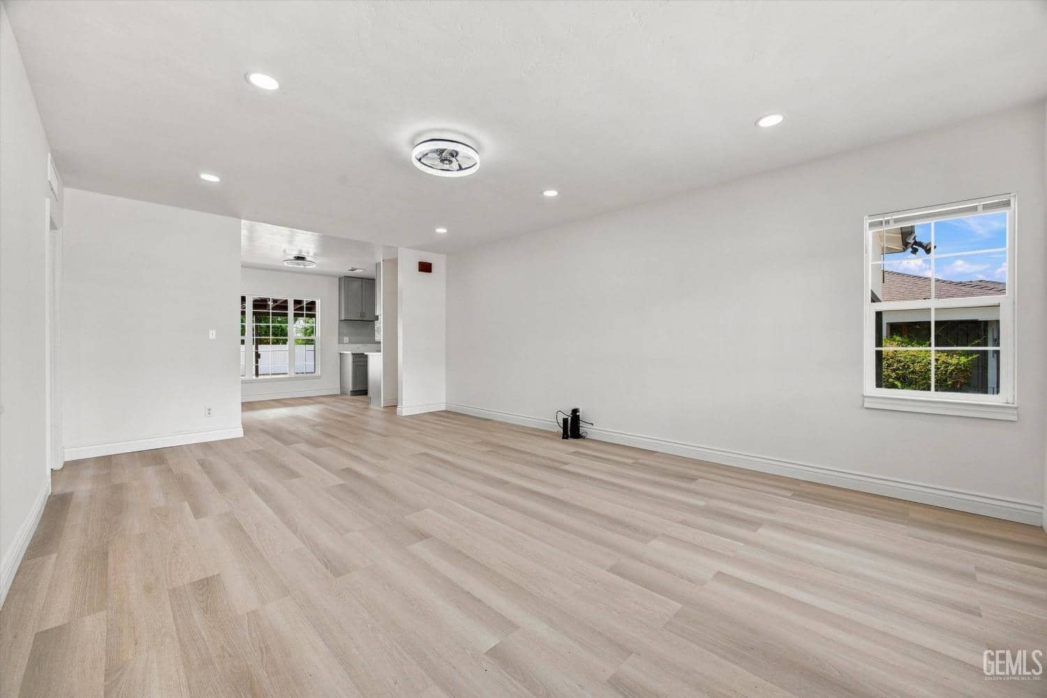 109 La Mesa Drive — photo 4