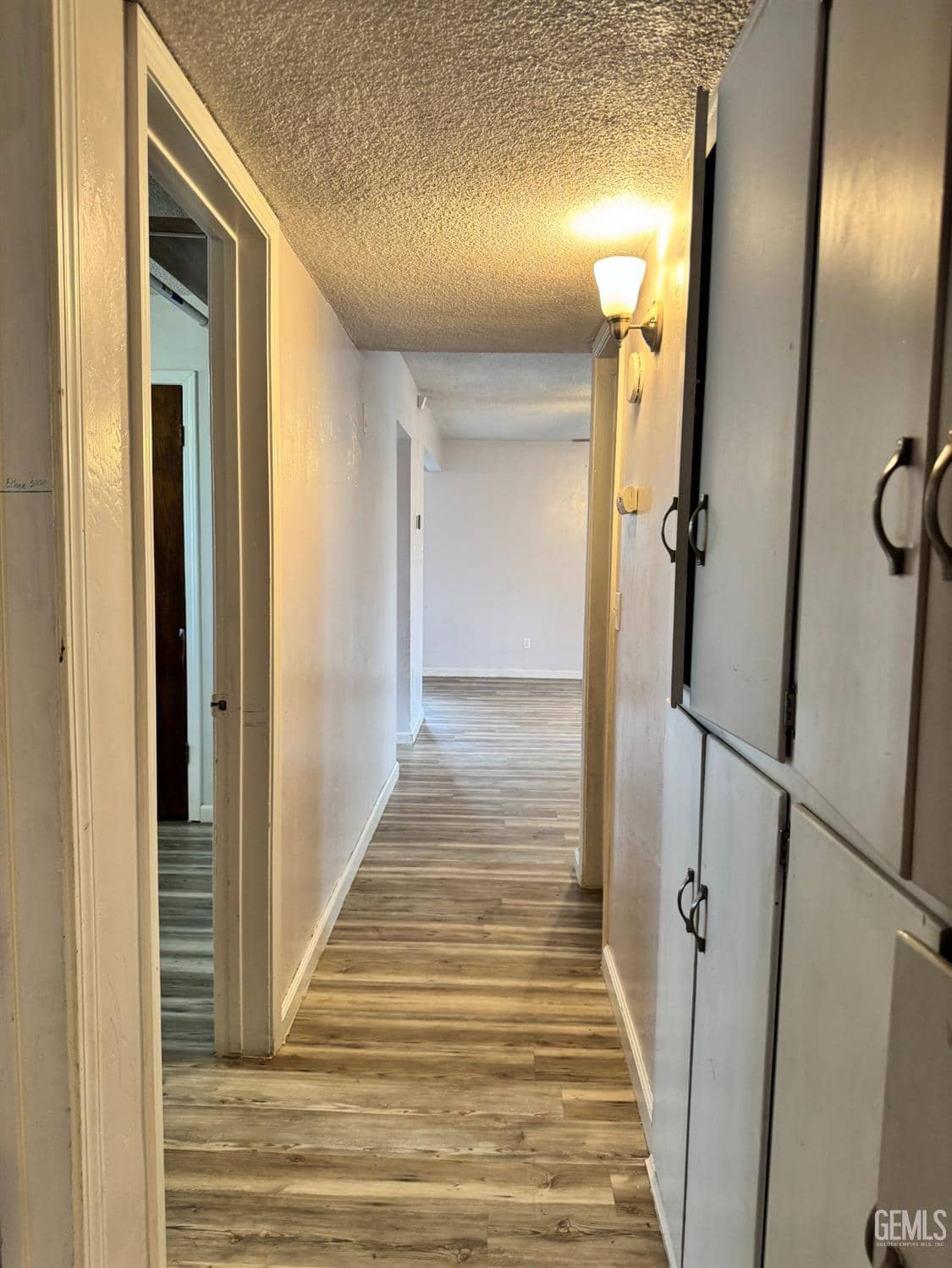 423 Helen Way — photo 6