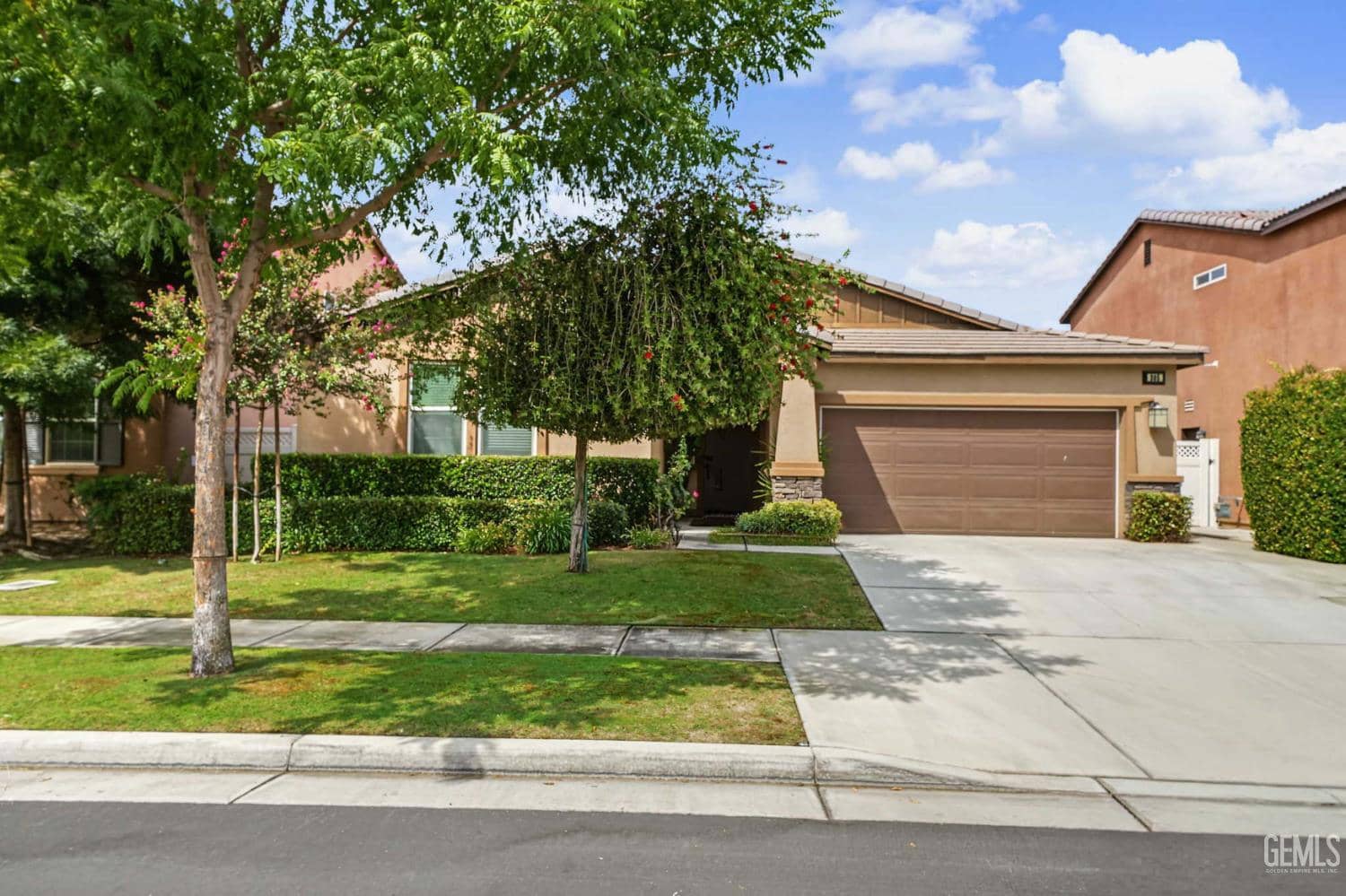 305 White Alder Drive — photo 2