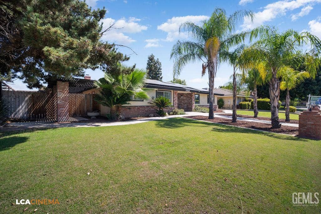 7916 Olive Drive — photo 2