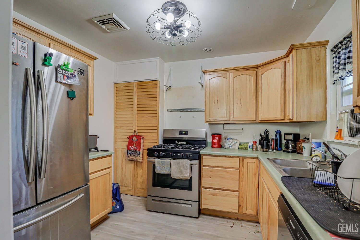 1232 wilson Avenue — photo 6