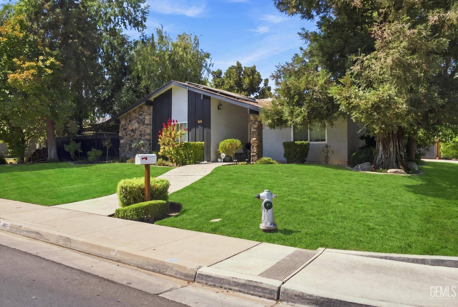 1901 Glenmont Drive