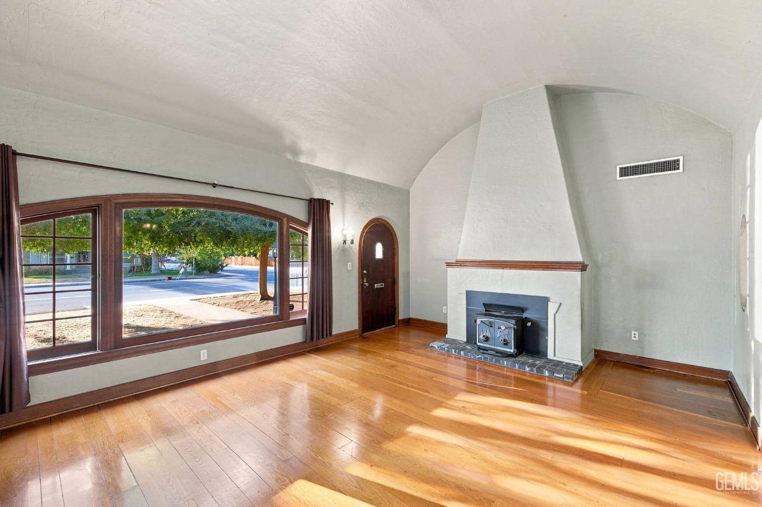 1525 Alta Vista Drive — photo 4