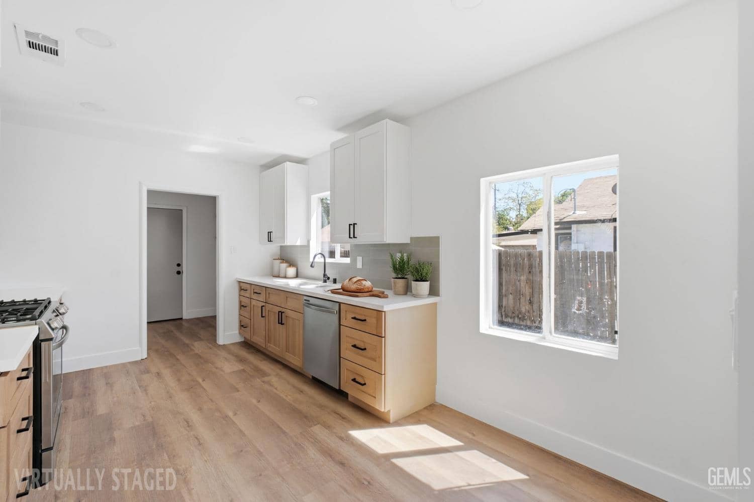 250 Holtby Road — photo 5