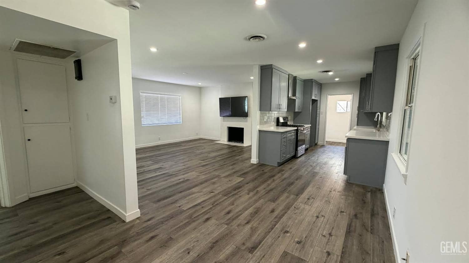 2112 Harrison Drive — photo 4