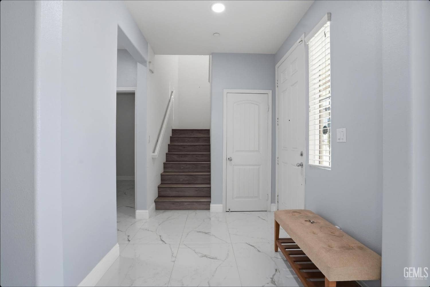5406 Mensen dr — photo 4