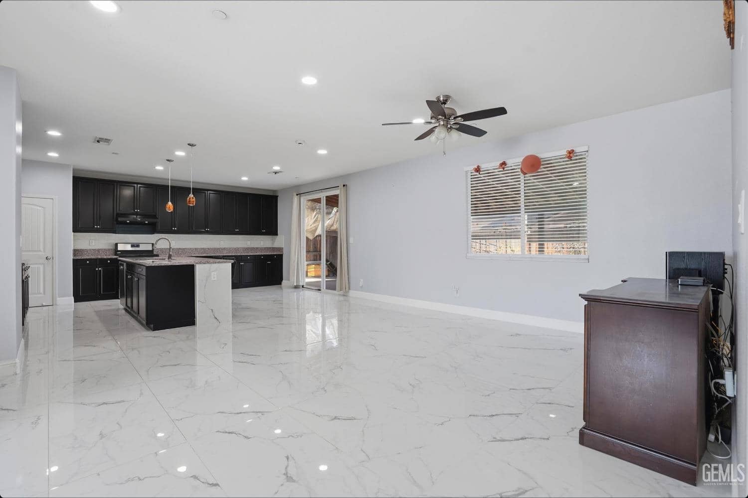 5406 Mensen dr — photo 5