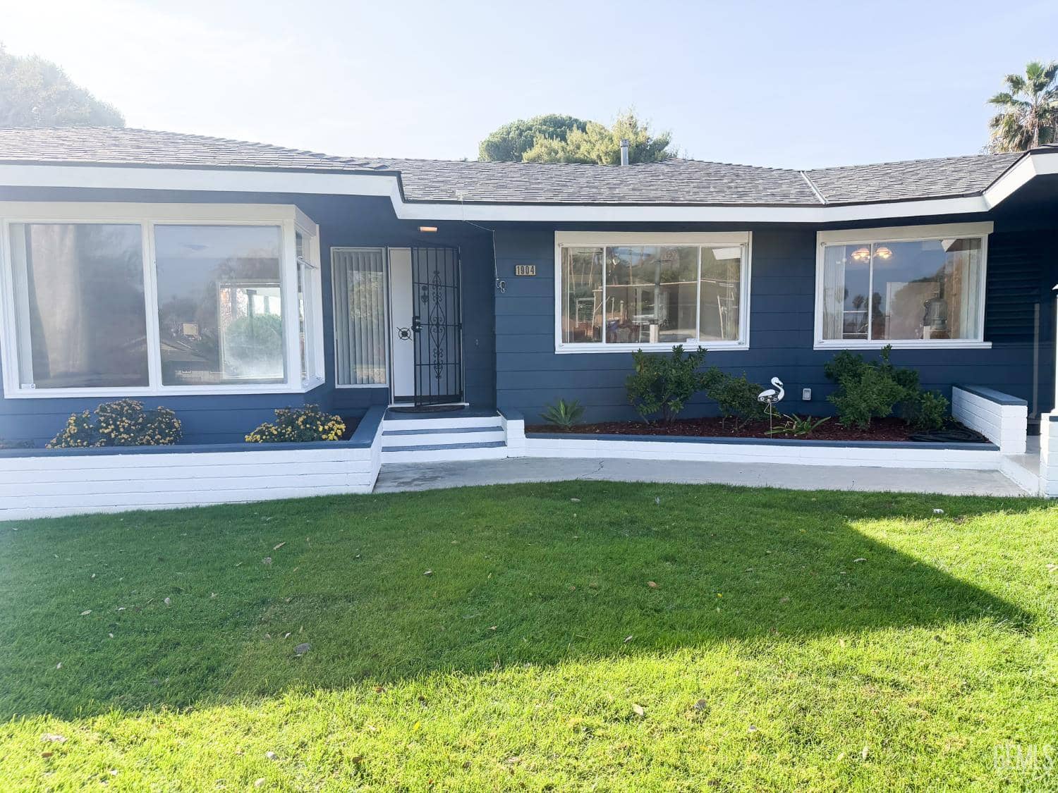 1904 Ridgewood Drive — photo 2