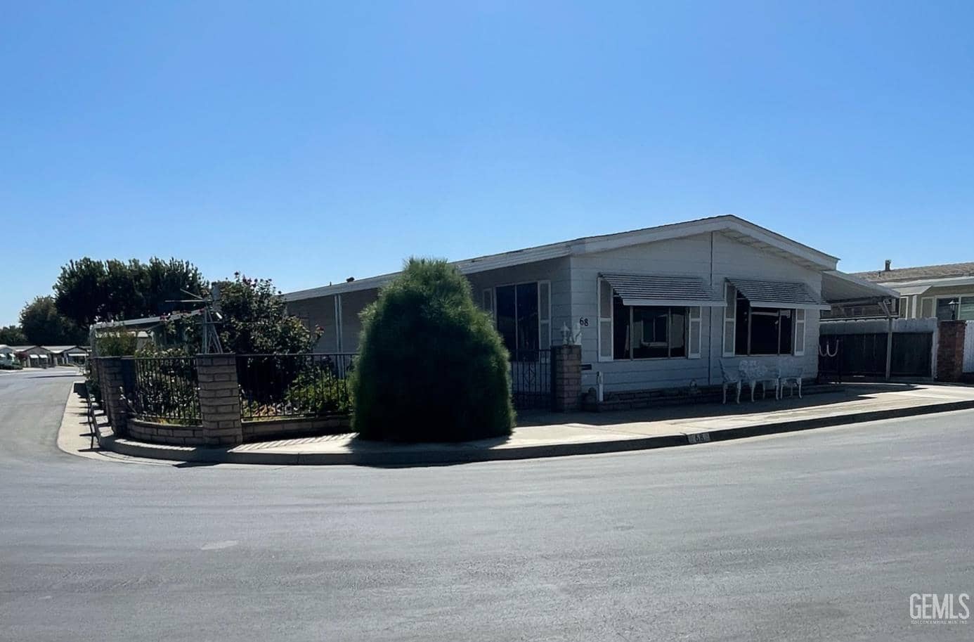 400 E Roberts Lane — photo 5