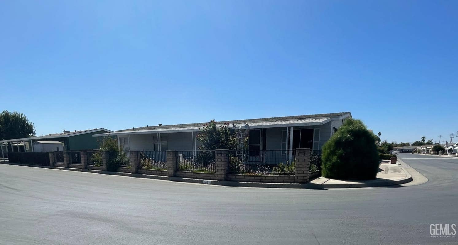 400 E Roberts Lane — photo 4