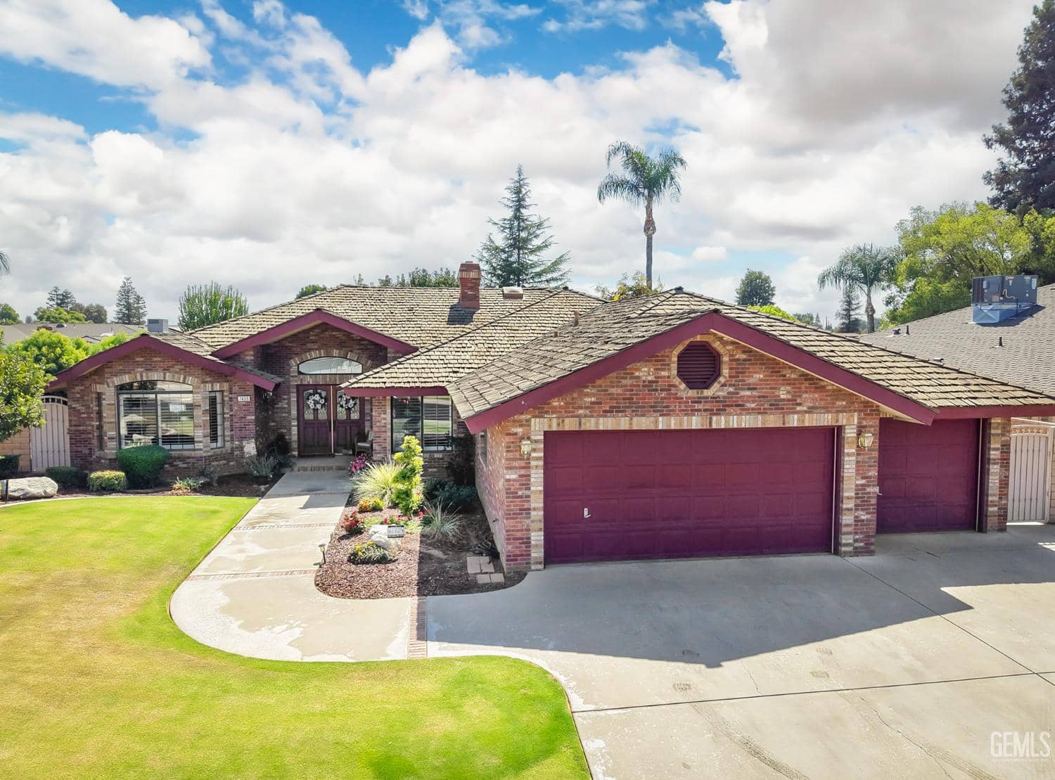 7409 Lovetta Drive — photo 2