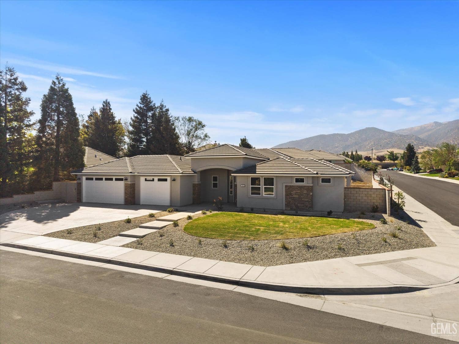 402 Mesquite Drive — photo 6