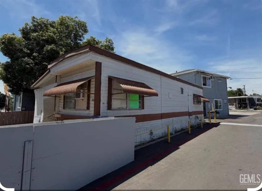 510 Roberts Lane