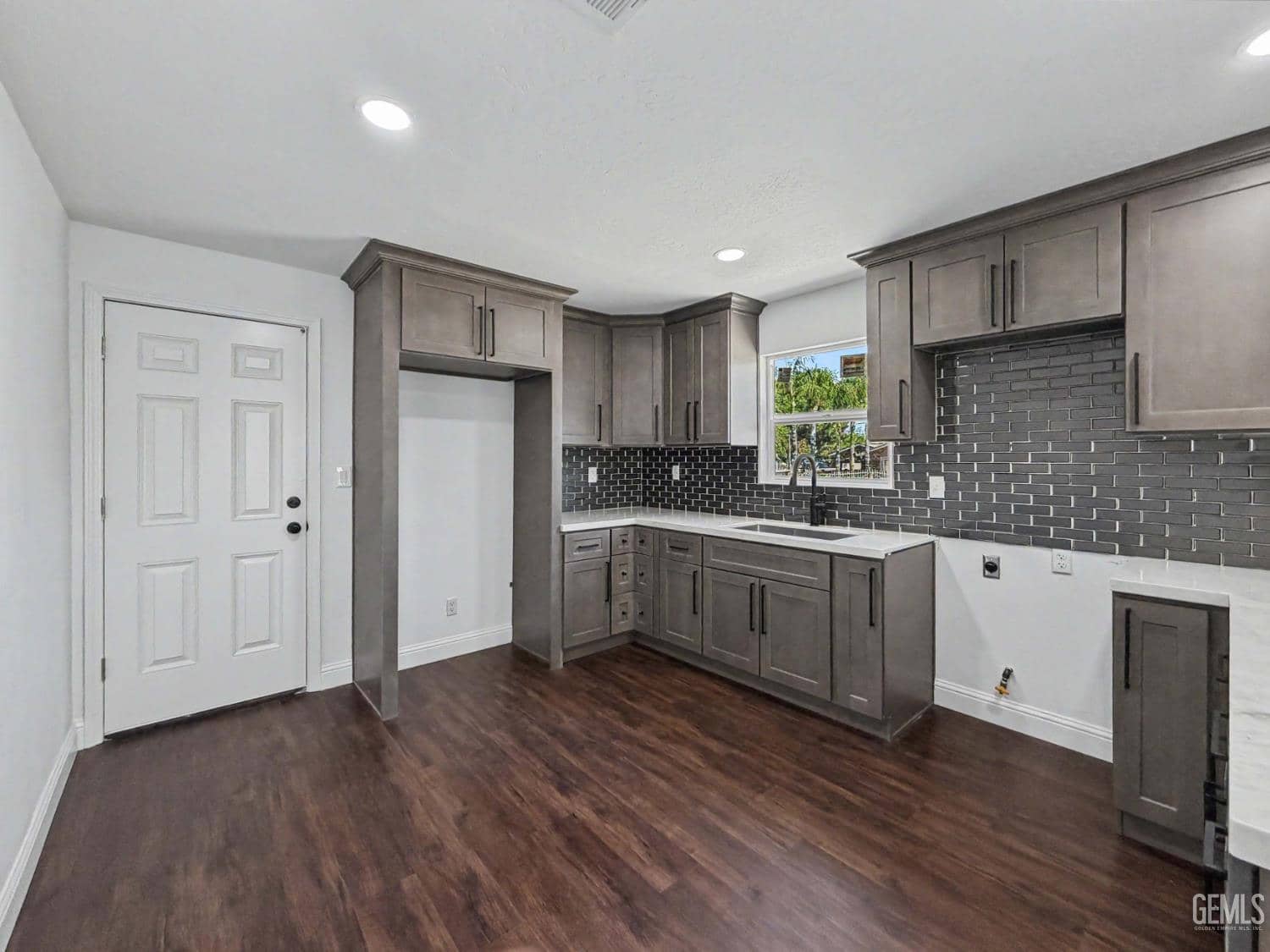 6705 Betty Street — photo 4