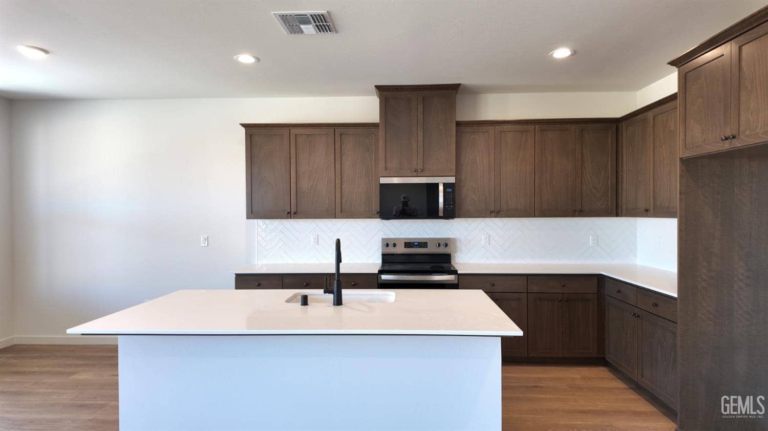8012 Columbia River — photo 3