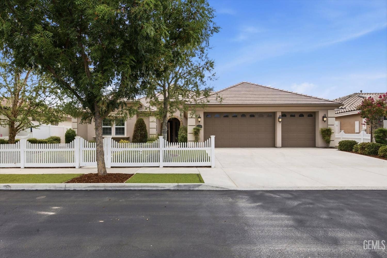 2909 Mandalay Place — photo 2