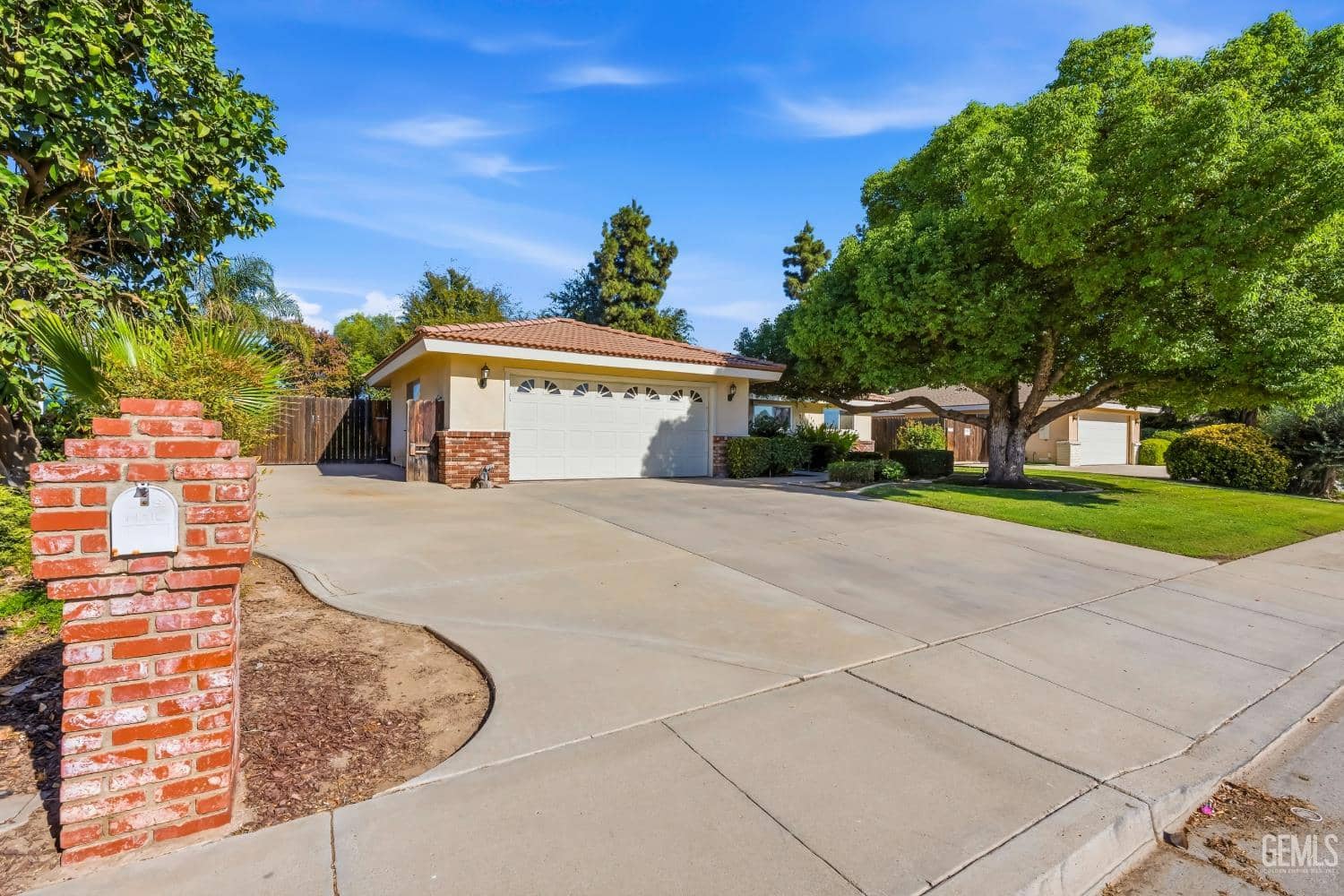 2408 Courtleigh Drive — photo 4