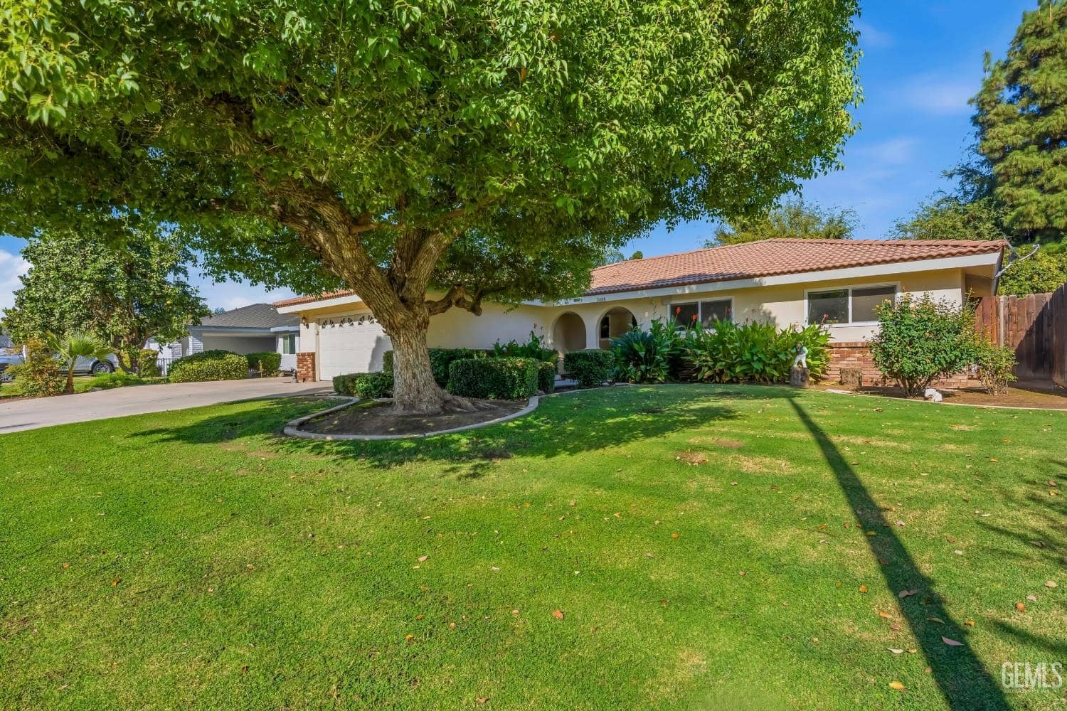 2408 Courtleigh Drive — photo 3