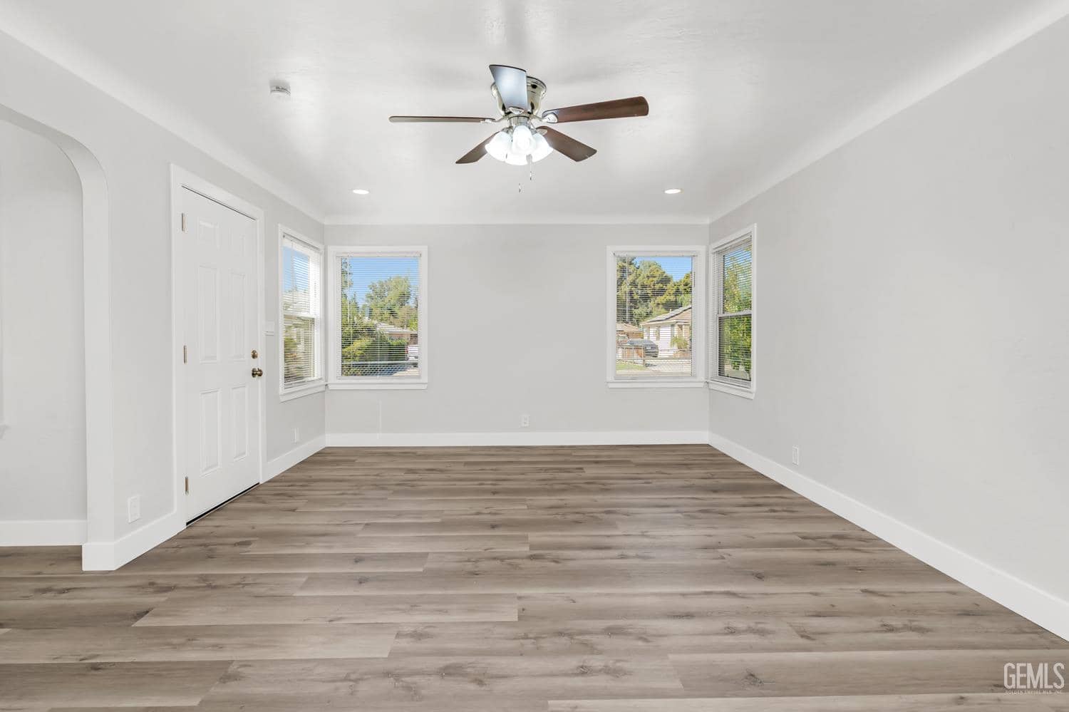 1104 Glade Street — photo 4